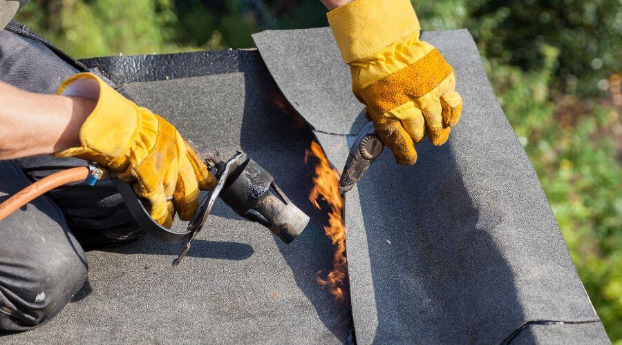 Professional gutter cleaning in Farragut, IA